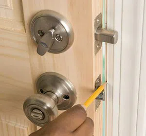 Community Locksmith Store Leesburg, VA 703-570-4209 - unlock-door
